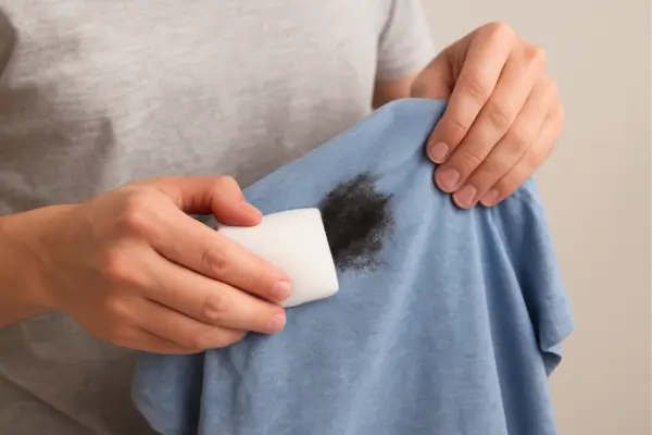 como tirar graxa de roupa